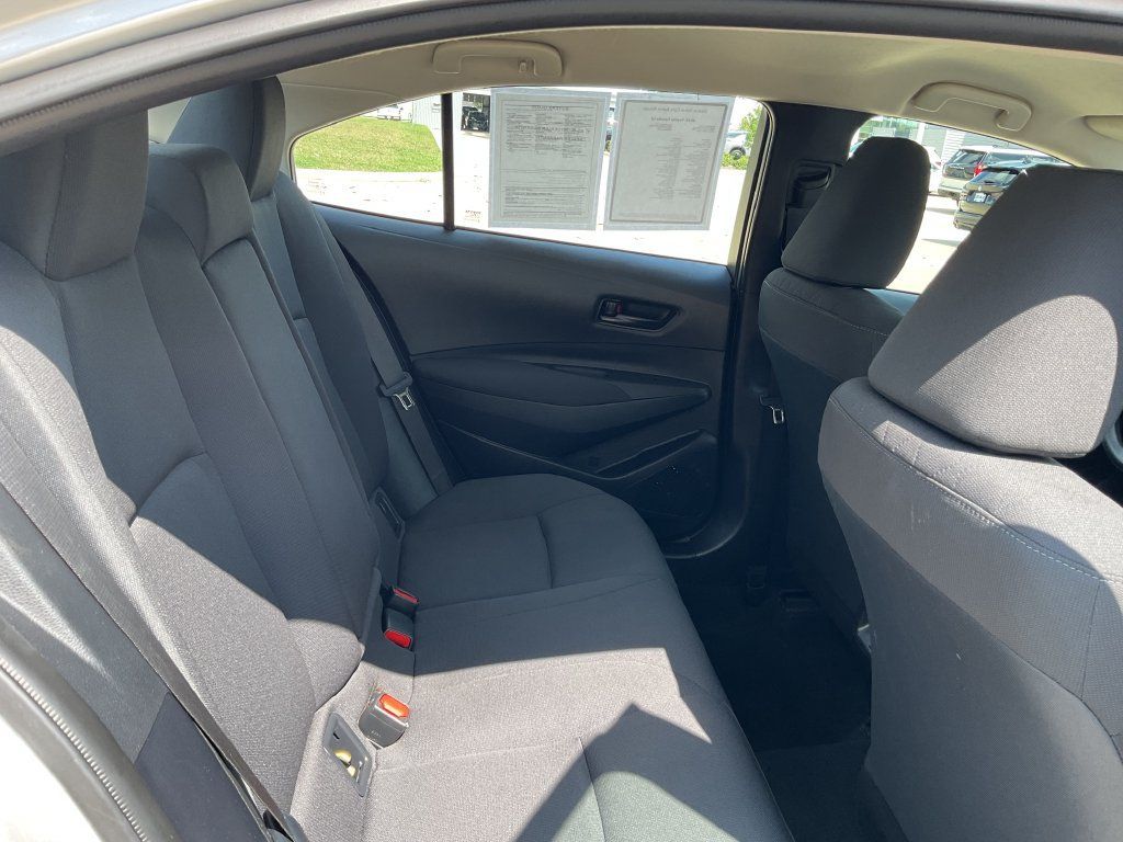 Used 2025 Toyota Corolla LE FWD image 15