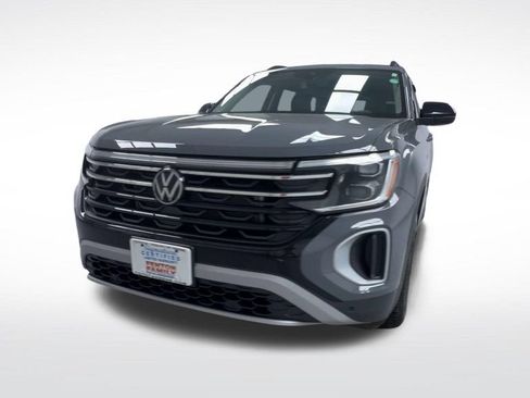 Used 2024 Volkswagen Atlas Peak Edition SE AWD/4WD image 3