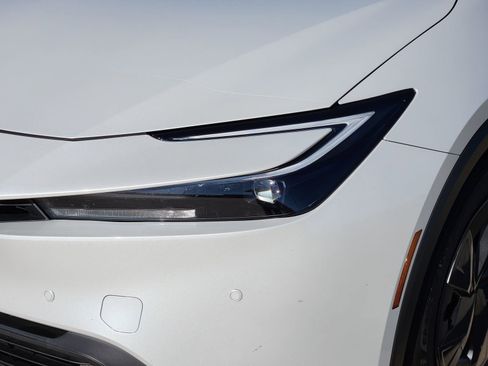 Used 2024 Toyota Prius LE image 11