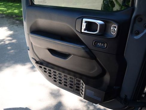 Used 2018 Jeep Wrangler Unlimited Sahara AWD/4WD image 18