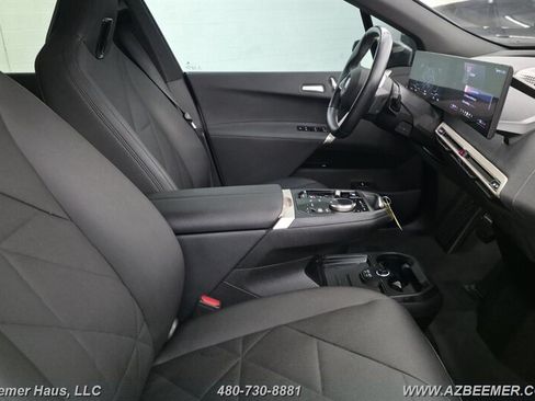 Used 2024 BMW iX xDrive50 w/ Premium Package AWD/4WD image 34
