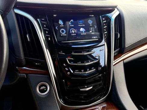 Used 2019 Cadillac Escalade Luxury AWD/4WD image 20