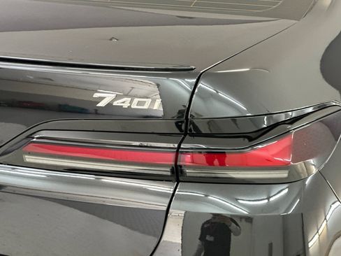 Used 2025 BMW 740i w/ Premium Package image 13