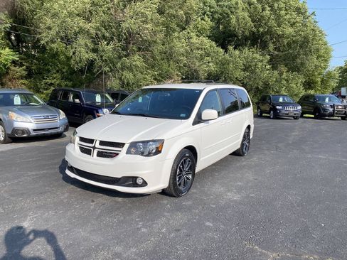Used 2017 Dodge Grand Caravan GT FWD image 1