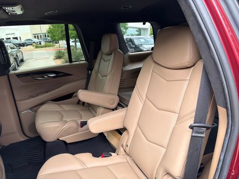 Used 2019 Cadillac Escalade Platinum AWD/4WD image 34