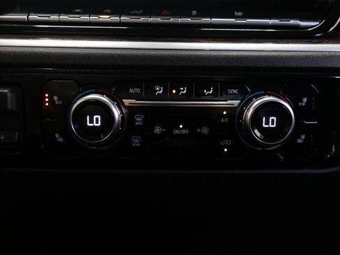 Used 2025 GMC Sierra 1500 Elevation image 33