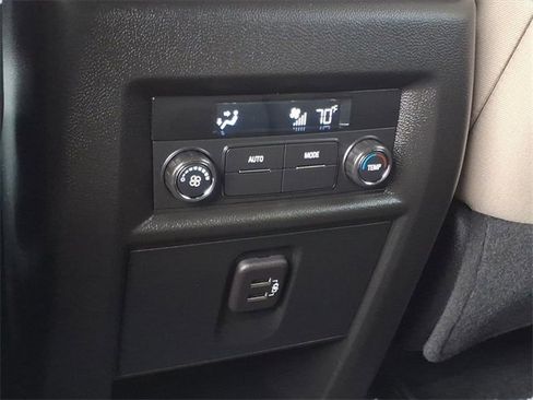 Used 2023 Chevrolet Traverse LS image 17