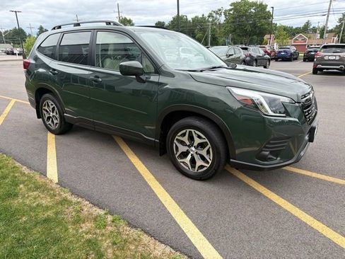 Used 2023 Subaru Forester Premium AWD/4WD image 3