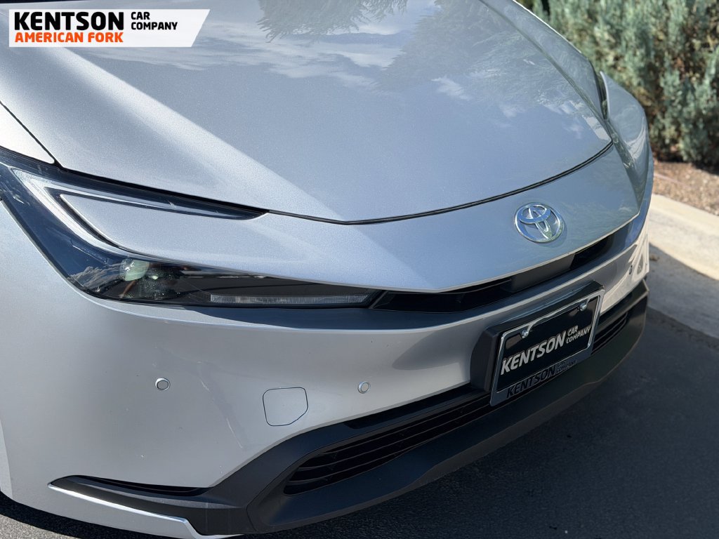 Used 2025 Toyota Prius LE AWD/4WD image 11