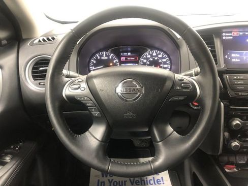 Used 2020 Nissan Pathfinder SV image 16