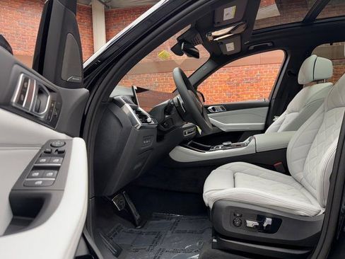 Used 2026 BMW X5 xDrive40i w/ M Sport Package AWD/4WD image 22