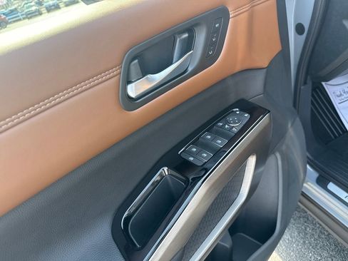 Used 2025 Nissan Pathfinder Platinum w/ Cargo Package image 14