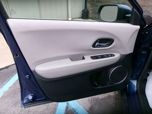 Used 2016 Honda HR-V EX image 17