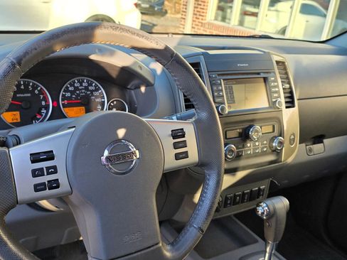 Used 2013 Nissan Frontier SL w/ Moonroof Pkg image 12