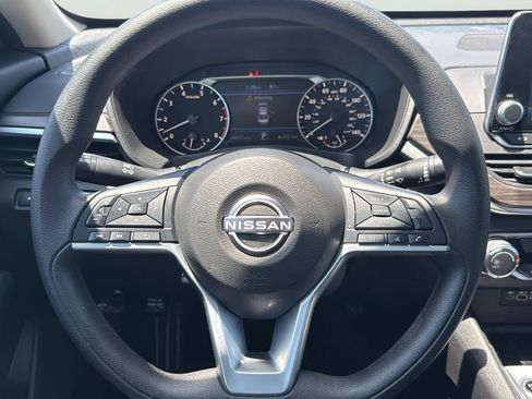 Used 2025 Nissan Altima 2.5 SV FWD image 15