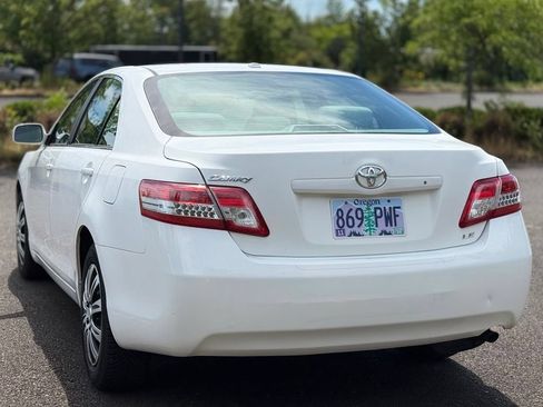 Used 2011 Toyota Camry LE FWD image 3