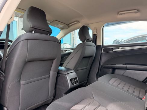 Used 2019 Ford Fusion SE FWD image 16