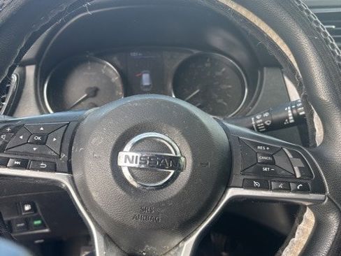 Used 2020 Nissan Rogue S image 4