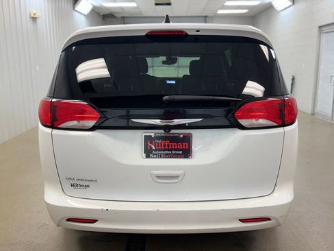 Used 2023 Chrysler Voyager LX FWD image 6
