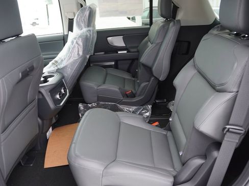 New 2026 Ford Expedition Active image 13