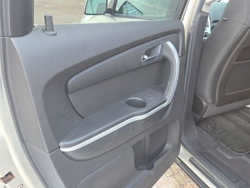 Used 2011 GMC Acadia SLE image 22