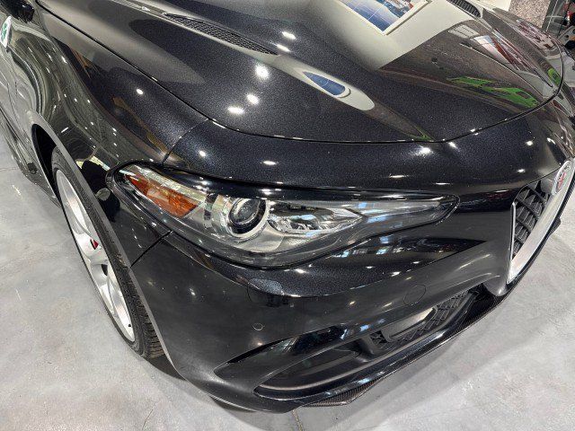 Used 2018 Alfa Romeo Giulia Quadrifoglio w/ Driver Assist Dynamic Package RWD image 27