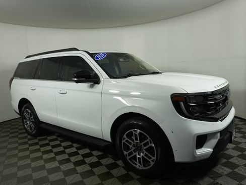 Certified 2025 Ford Expedition Active image 2