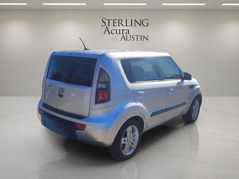 Used 2010 Kia Soul + image 5