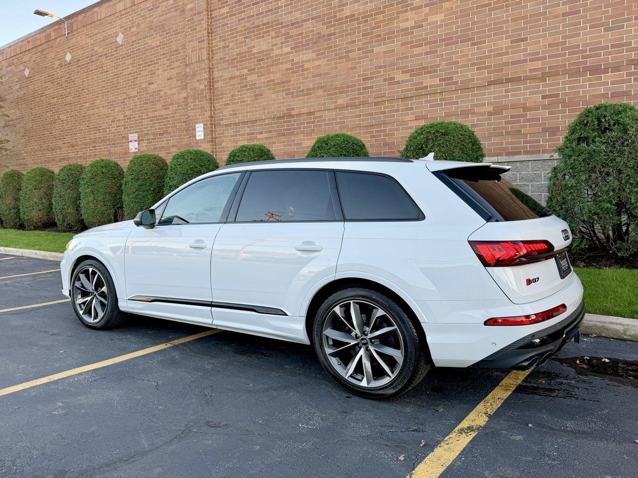 Used 2023 Audi SQ7 Prestige AWD/4WD image 2