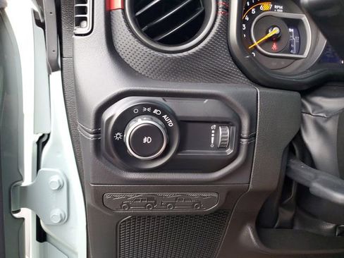 Used 2024 Jeep Wrangler Unlimited Rubicon AWD/4WD image 29