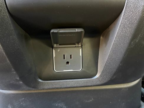 New 2025 Chevrolet Suburban High Country image 25