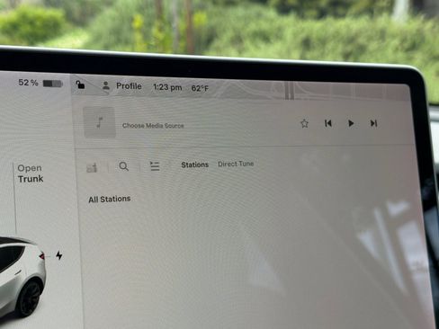 Used 2021 Tesla Model Y Long Range AWD/4WD image 24