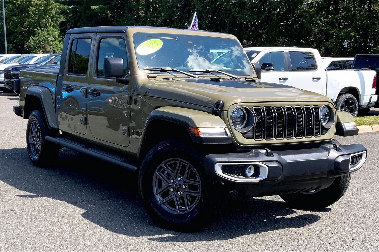 Certified 2025 Jeep Gladiator Sport AWD/4WD image 2