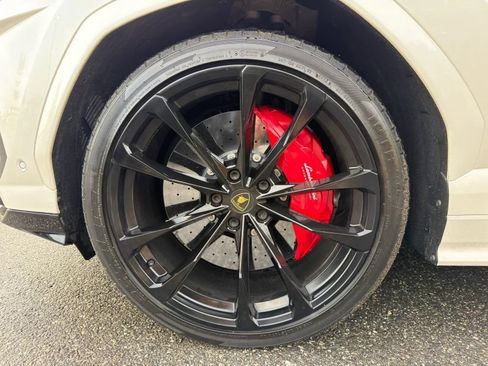Used 2022 Lamborghini Urus AWD/4WD image 15
