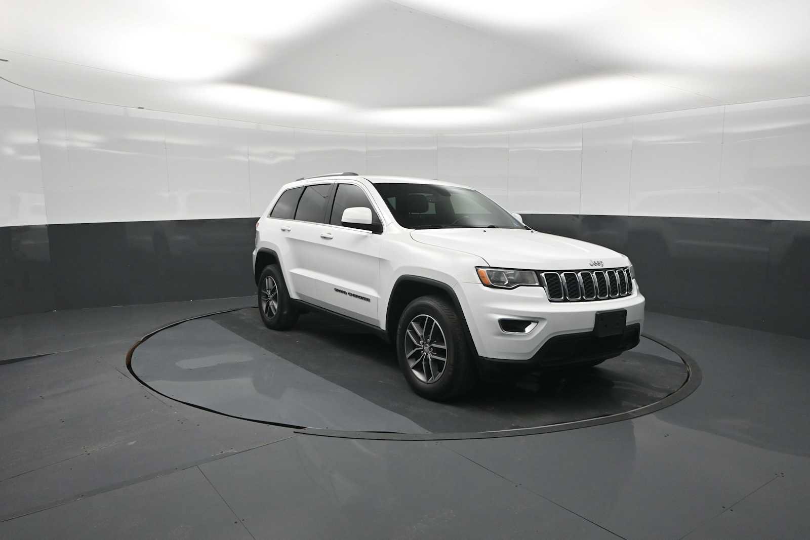Used 2018 Jeep Grand Cherokee Laredo AWD/4WD image 58