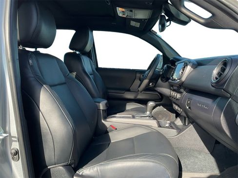 Used 2022 Toyota Tacoma TRD Sport w/ TRD Premium Sport Package image 25