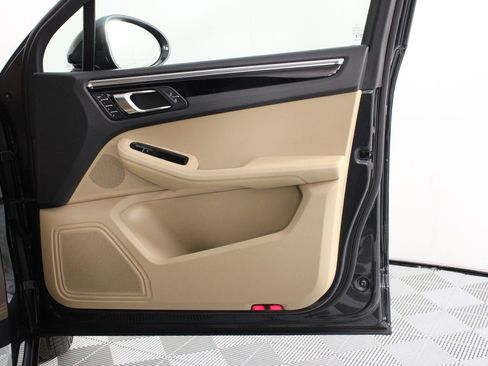 Certified 2026 Porsche Macan image 23