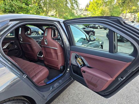 Used 2025 BMW 750e xDrive w/ Executive Package image 13