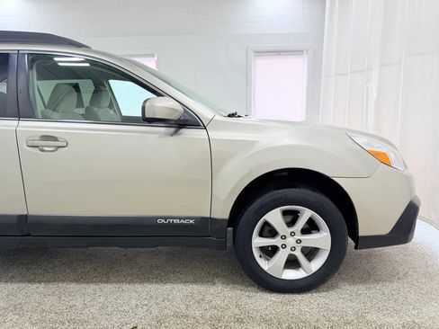 Used 2014 Subaru Outback 2.5i Premium AWD/4WD image 8