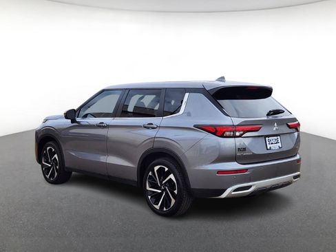 Used 2024 Mitsubishi Outlander SE image 4