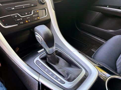 Used 2016 Ford Fusion SE FWD image 18