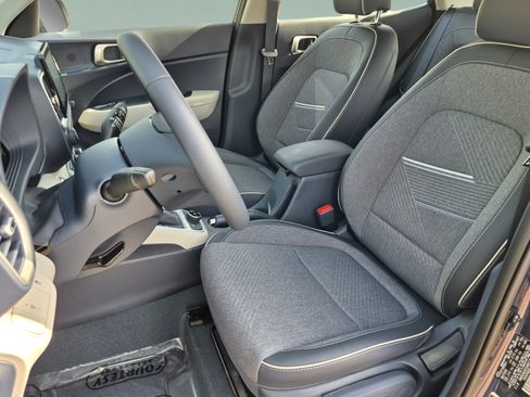 New 2026 Hyundai Venue SEL FWD image 18