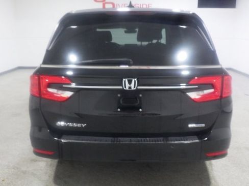 Used 2024 Honda Odyssey Touring image 3