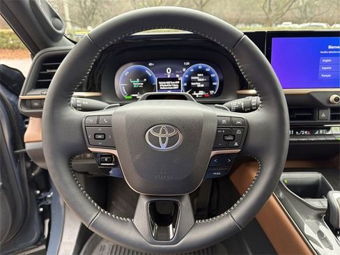 Used 2025 Toyota Crown Signia w/ Advanced Technology Package image 14