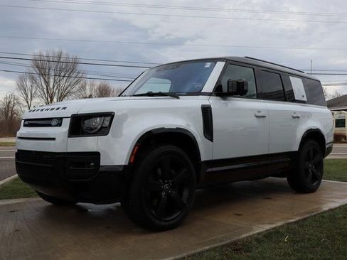 Used 2023 Land Rover Defender 130 X-Dynamic SE image 7