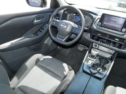 Used 2025 Nissan Rogue SV AWD/4WD image 9