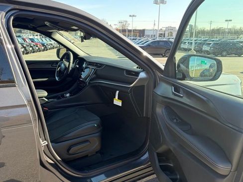 New 2025 Jeep Grand Cherokee Altitude image 27