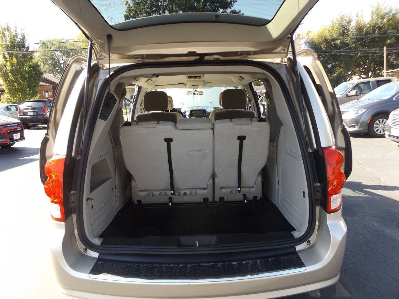 Used 2015 Dodge Grand Caravan SXT FWD image 26