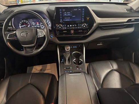 Used 2022 Toyota Highlander XLE image 23