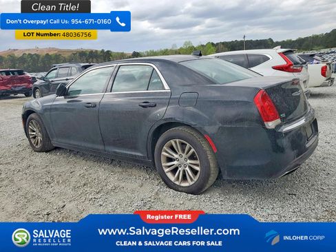 Used 2018 Chrysler 300 Touring L image 3